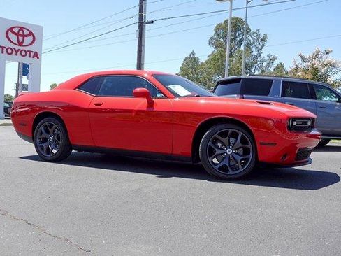 Used 2017 Dodge Challenger SXT Plus RWD image 4
