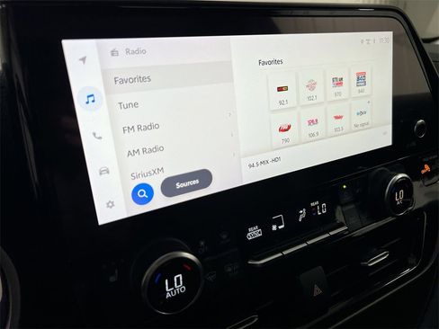 Used 2023 Toyota Highlander XLE image 13