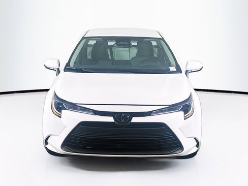 Used 2026 Toyota Corolla LE FWD image 2