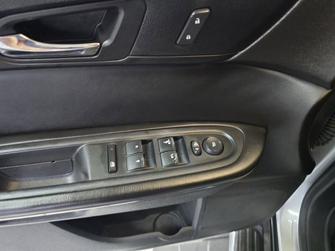 Used 2015 Chevrolet Traverse LT w/ Style and Technology Package FWD image 21