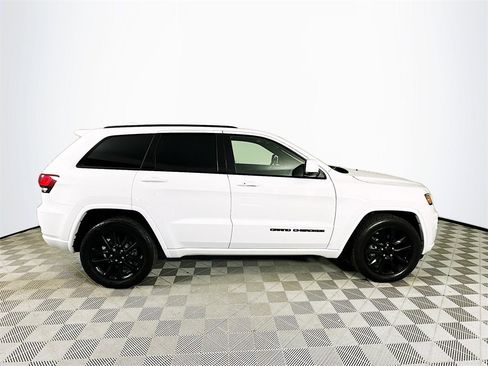 Used 2018 Jeep Grand Cherokee Altitude image 8