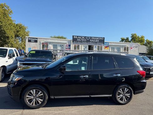 Used 2019 Nissan Pathfinder SL image 11