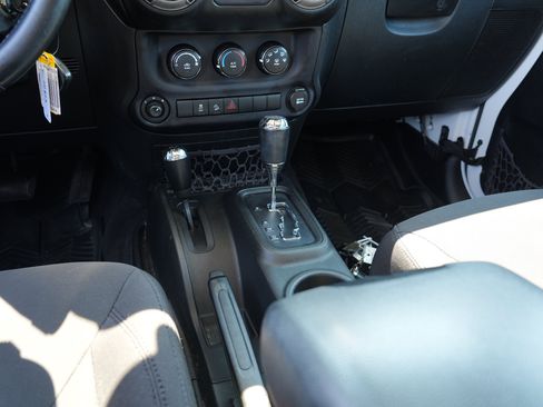 Used 2016 Jeep Wrangler Unlimited Sport w/ Quick Order Package 24S AWD/4WD image 23