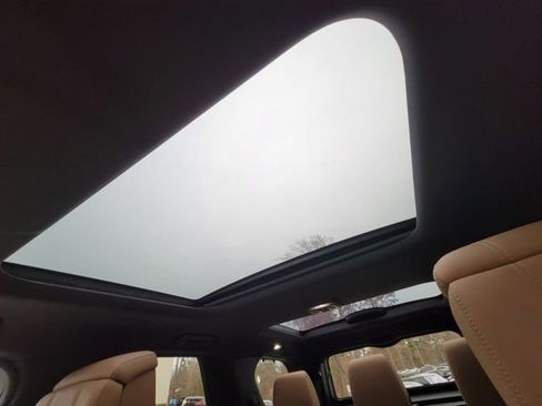 Used 2025 Land Rover Discovery Dynamic SE image 40