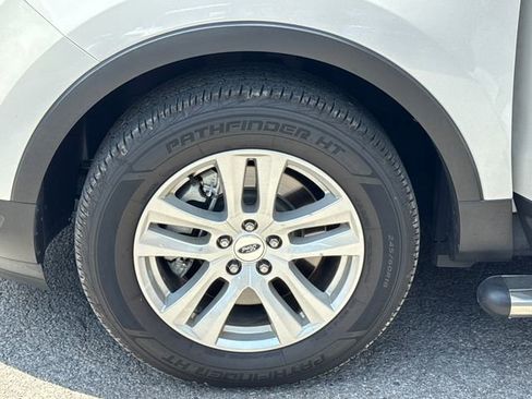 Used 2018 Ford Explorer XLT w/ Equipment Group 201A AWD/4WD image 25