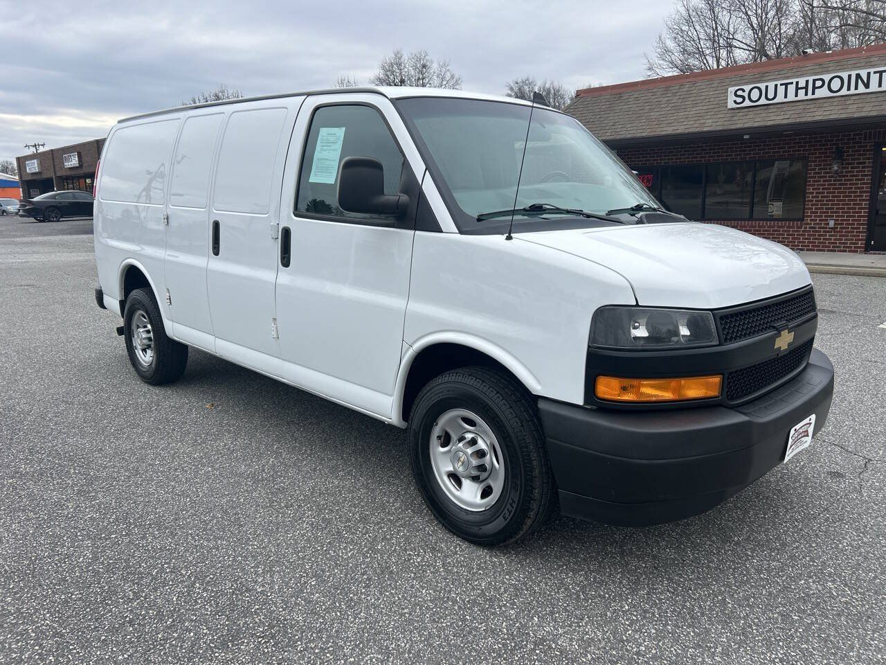 Used 2020 Chevrolet Express 2500 w/ Driver Convenience Package RWD image 3