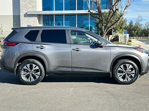 Used 2023 Nissan Rogue SV image 3