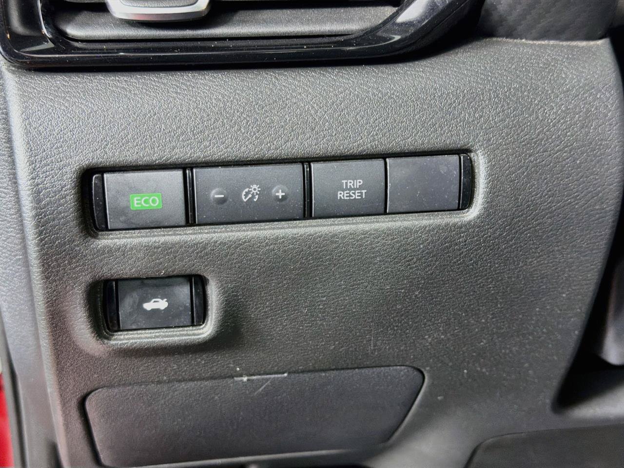 Used 2024 Nissan Sentra SV FWD image 33