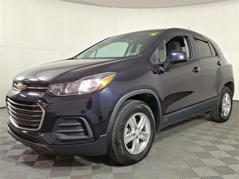 Used 2021 Chevrolet Trax LS w/ Tint and Cruise Package image 6