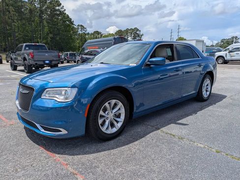 Used 2022 Chrysler 300 Touring RWD image 8