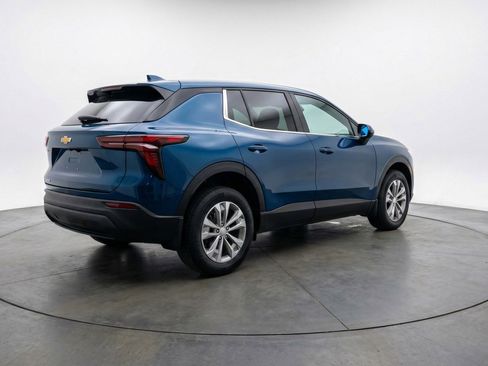 Used 2025 Chevrolet Equinox LT image 9