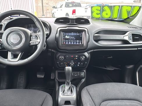 Used 2021 Jeep Renegade Latitude FWD image 16