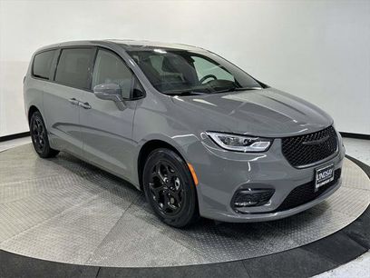 Certified 2022 Chrysler Pacifica Touring-L w/ S Appearance Package