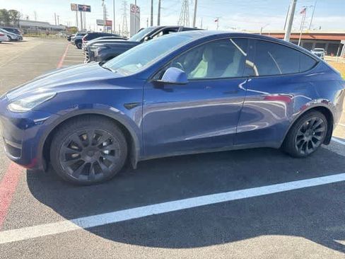 Used 2021 Tesla Model Y Long Range AWD/4WD image 1