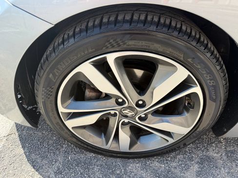 Used 2015 Hyundai Elantra Limited FWD image 9