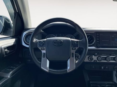 Used 2020 Toyota Tacoma SR5 AWD/4WD image 12