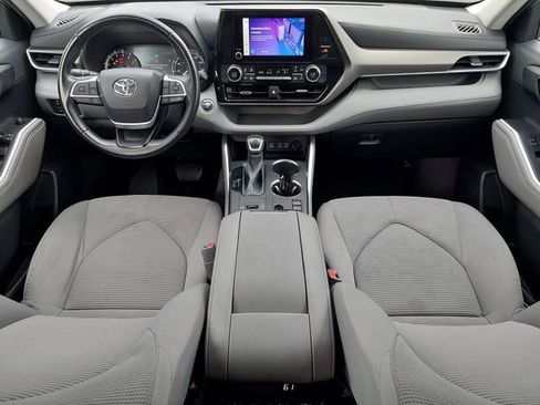 Used 2023 Toyota Highlander LE FWD image 24