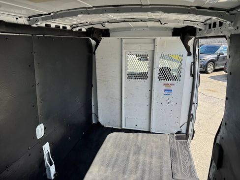 Used 2020 Ford Transit 250 Medium Roof AWD w/ Load Area Protection Package image 12
