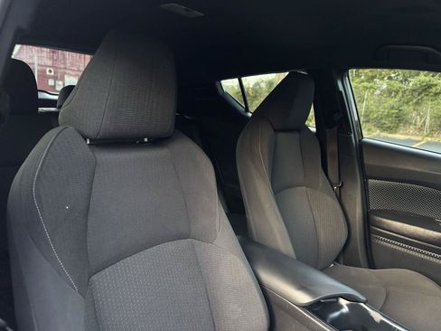Used 2018 Toyota C-HR XLE FWD image 26