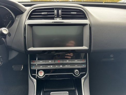 Used 2019 Jaguar XE Premium AWD/4WD image 29
