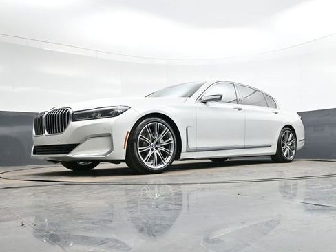 Used 2020 BMW 740i w/ Premium Package image 33