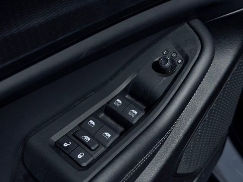Used 2025 Jeep Grand Cherokee Altitude AWD/4WD image 13