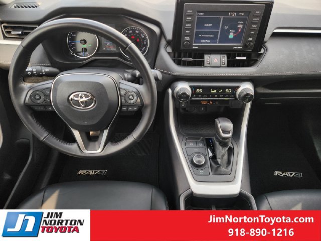 Used 2022 Toyota RAV4 XLE Premium AWD/4WD image 27