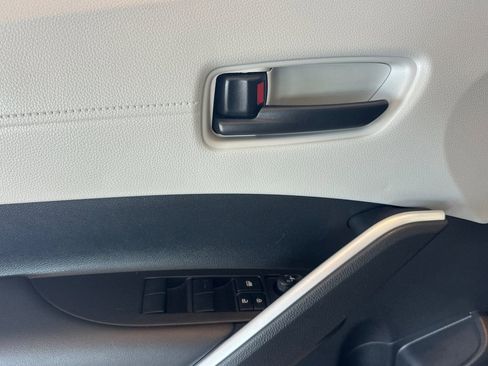 Certified 2025 Toyota Corolla Cross L image 11