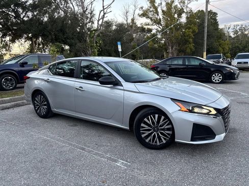 Used 2024 Nissan Altima 2.5 SV image 6