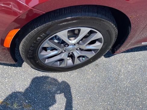Used 2021 Chrysler Pacifica Pinnacle FWD image 21