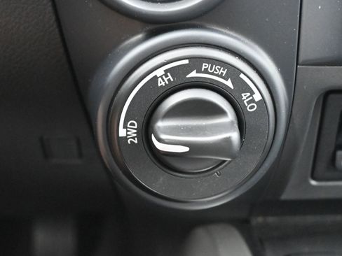 Used 2023 Nissan Titan SV w/ SV Convenience Package image 20