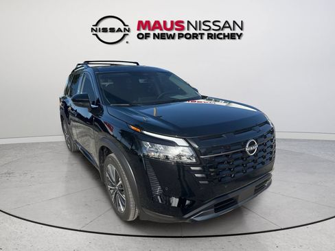New 2026 Nissan Pathfinder Platinum w/ Accent Package FWD image 3