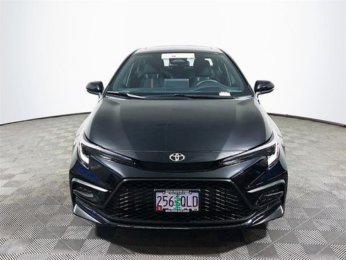 Used 2025 Toyota Corolla SE image 3