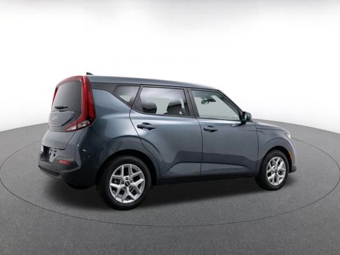 Used 2025 Kia Soul LX w/ LX Technology Package FWD image 9
