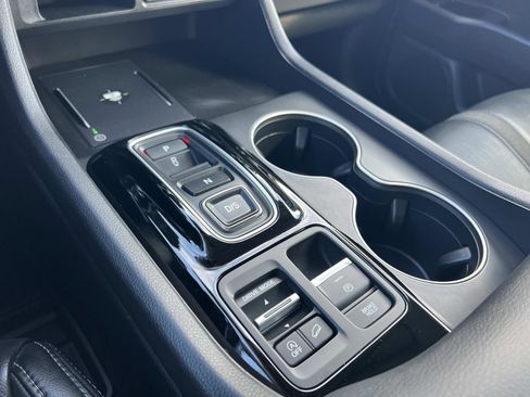 Used 2025 Honda Pilot EX-L image 17