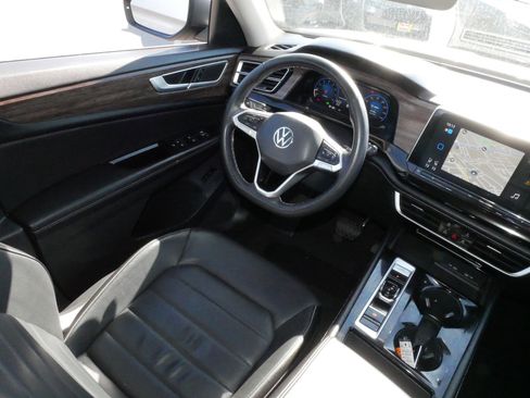 Used 2024 Volkswagen Atlas SEL AWD/4WD image 9