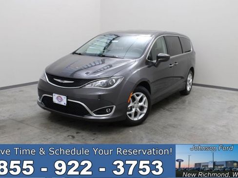 Used 2018 Chrysler Pacifica Touring Plus w/ Tire & Wheel Group FWD image 1