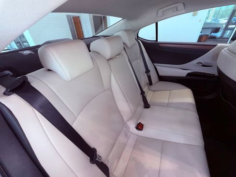 Used 2024 Lexus ES 350 w/ Premium Package FWD image 14