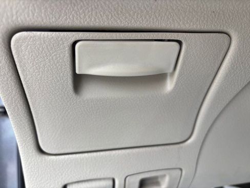 Used 2013 Toyota Corolla LE FWD image 37