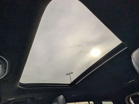 Used 2024 Jeep Grand Cherokee L Limited w/ Luxury Tech Group II image 11