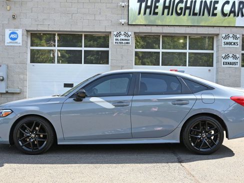 Used 2023 Honda Civic Sport image 2