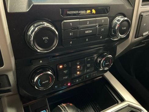 Used 2018 Ford F150 Lariat w/ Trailer Tow Package image 23