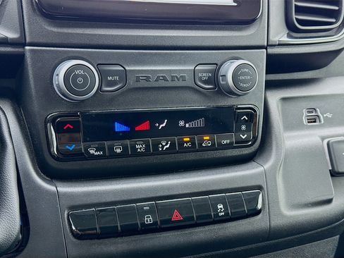 Used 2025 RAM ProMaster 2500 w/ Convenience Group FWD image 11