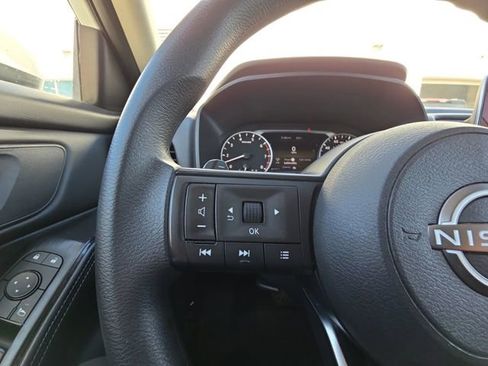 Used 2024 Nissan Rogue SV image 11