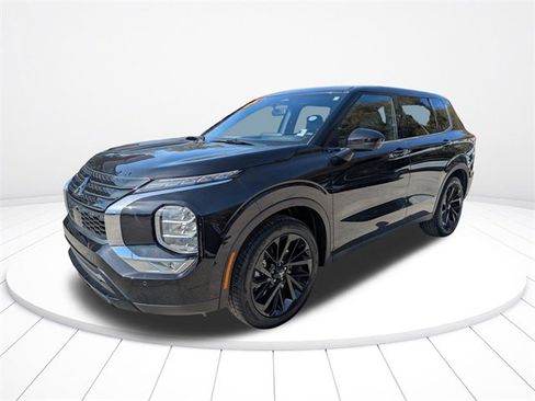 Used 2024 Mitsubishi Outlander SE Black Edition image 8