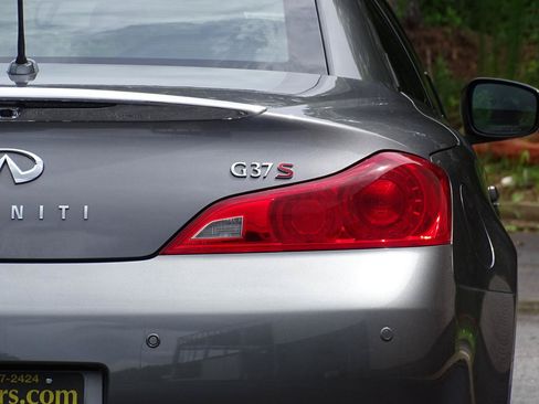 Used 2013 INFINITI G37 Convertible w/ Premium Pkg RWD image 9