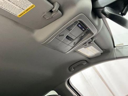 Used 2024 GMC Terrain SLT image 21