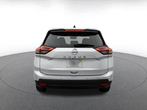 Used 2025 Nissan Rogue SV FWD image 8