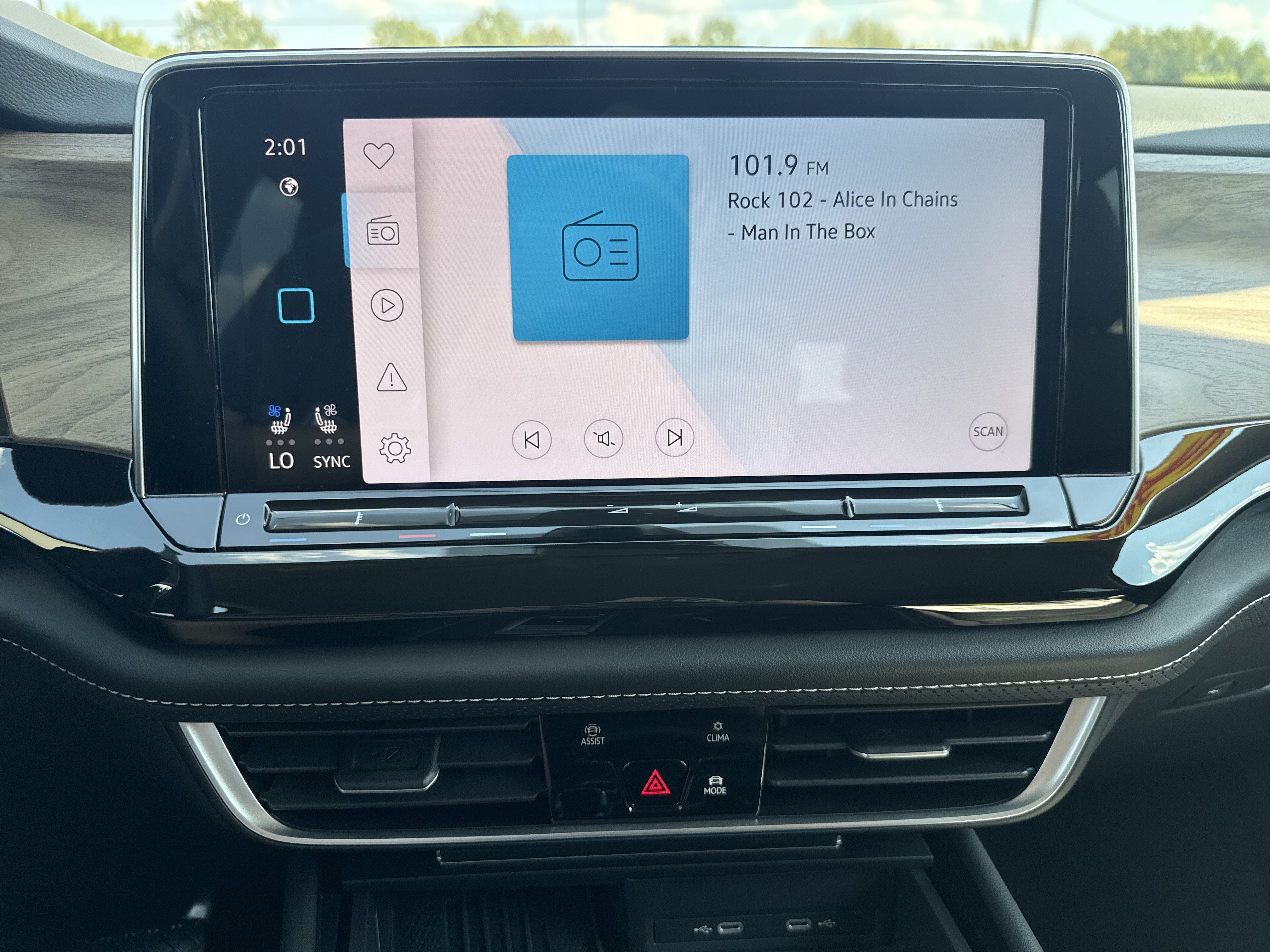 Certified 2025 Volkswagen Atlas SE FWD image 12