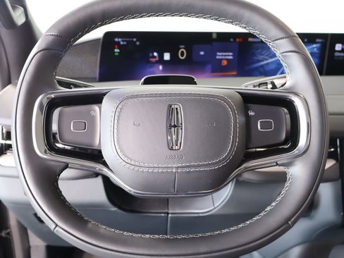 New 2025 Lincoln Navigator Reserve w/ Jet Appearance Package AWD/4WD image 3